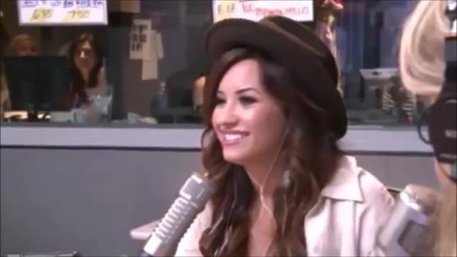 Demi Lovato\'s Interview with Ryan Seacrest -Skyscraper premier [Full] 1069