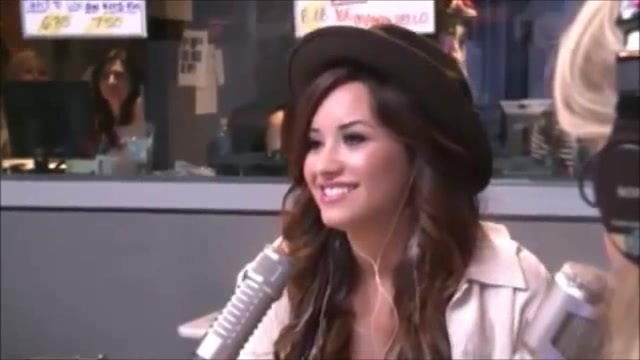 Demi Lovato\'s Interview with Ryan Seacrest -Skyscraper premier [Full] 1072 - Demilu Interview with Ryan Seacrest -Skyscraper premier Part oo2