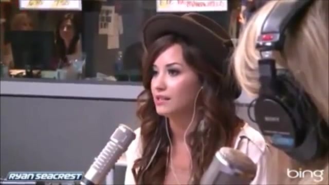 Demi Lovato\'s Interview with Ryan Seacrest -Skyscraper premier [Full] 1521