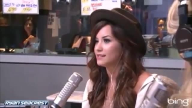 Demi Lovato\'s Interview with Ryan Seacrest -Skyscraper premier [Full] 0323 - Demilu Interview with Ryan Seacrest -Skyscraper premier