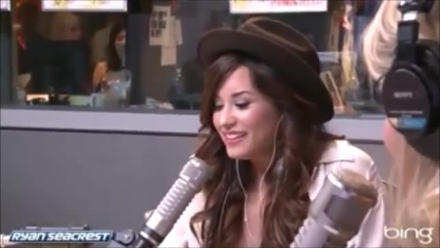 Demi Lovato\'s Interview with Ryan Seacrest -Skyscraper premier [Full] 1123 - Demilu Interview with Ryan Seacrest -Skyscraper premier Part oo2