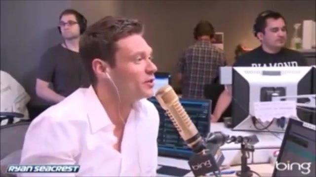 Demi Lovato\'s Interview with Ryan Seacrest -Skyscraper premier [Full] 0730