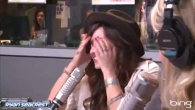 Demi Lovato\'s Interview with Ryan Seacrest -Skyscraper premier [Full] 1141