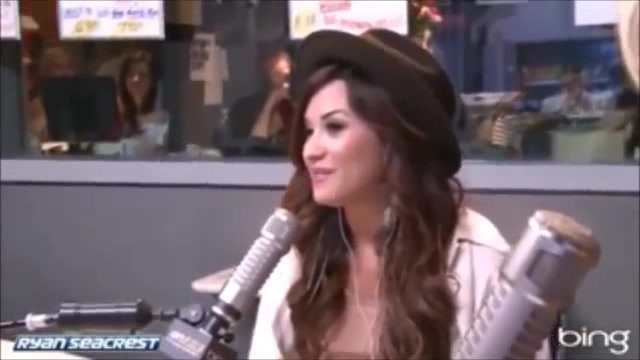 Demi Lovato\'s Interview with Ryan Seacrest -Skyscraper premier [Full] 2002