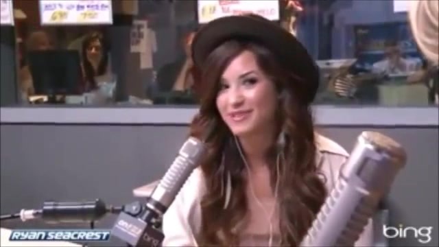 Demi Lovato\'s Interview with Ryan Seacrest -Skyscraper premier [Full] 2007