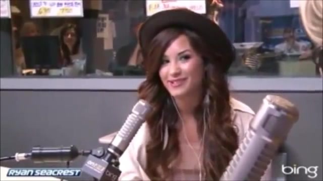 Demi Lovato\'s Interview with Ryan Seacrest -Skyscraper premier [Full] 2008