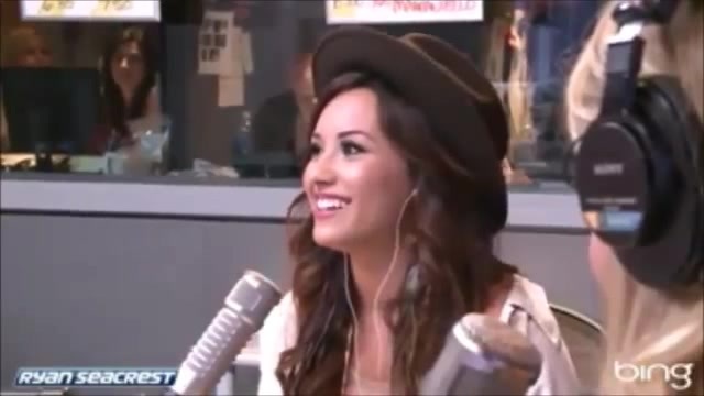 Demi Lovato\'s Interview with Ryan Seacrest -Skyscraper premier [Full] 1600