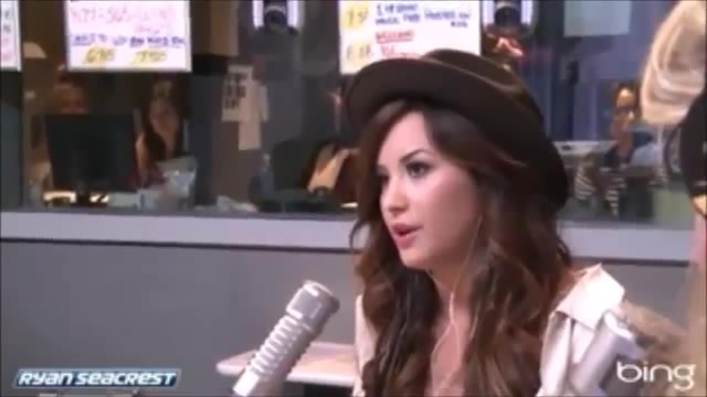 Demi Lovato\'s Interview with Ryan Seacrest -Skyscraper premier [Full] 0401