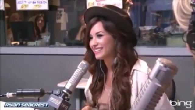 Demi Lovato\'s Interview with Ryan Seacrest -Skyscraper premier [Full] 2012