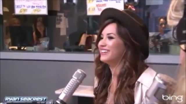 Demi Lovato\'s Interview with Ryan Seacrest -Skyscraper premier [Full] 0407