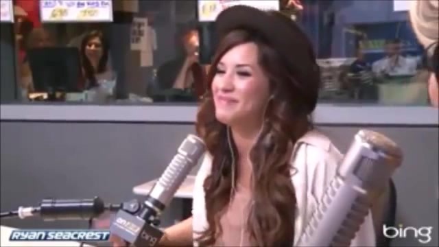 Demi Lovato\'s Interview with Ryan Seacrest -Skyscraper premier [Full] 2021