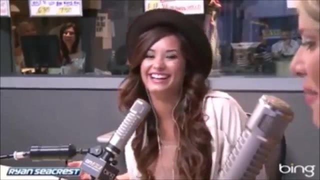 Demi Lovato\'s Interview with Ryan Seacrest -Skyscraper premier [Full] 2023