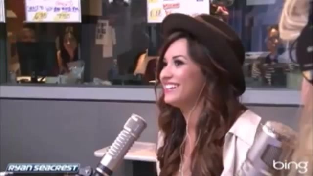 Demi Lovato\'s Interview with Ryan Seacrest -Skyscraper premier [Full] 0411