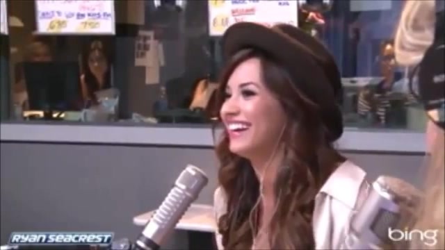 Demi Lovato\'s Interview with Ryan Seacrest -Skyscraper premier [Full] 0415