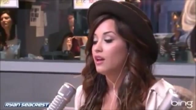 Demi Lovato\'s Interview with Ryan Seacrest -Skyscraper premier [Full] 0803