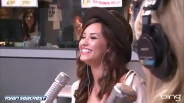 Demi Lovato\'s Interview with Ryan Seacrest -Skyscraper premier [Full] 1624