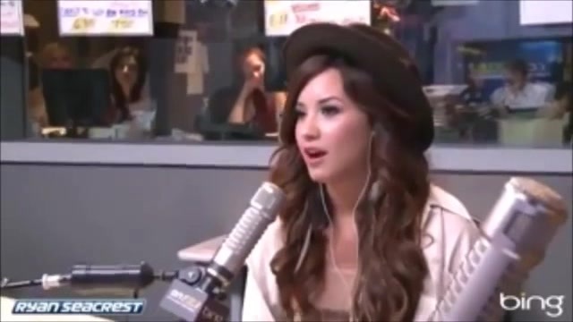 Demi Lovato\'s Interview with Ryan Seacrest -Skyscraper premier [Full] 2040