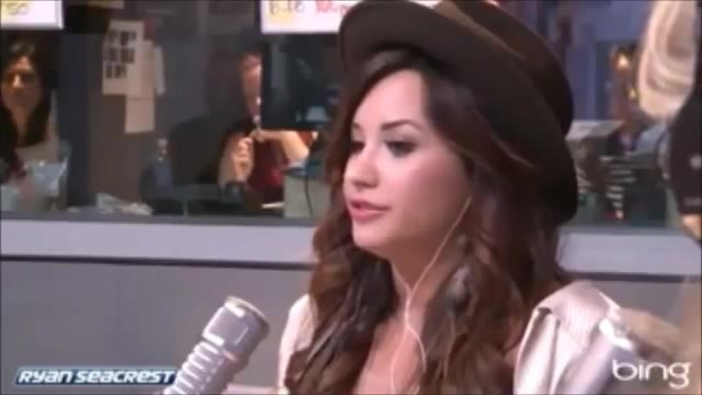 Demi Lovato\'s Interview with Ryan Seacrest -Skyscraper premier [Full] 0806