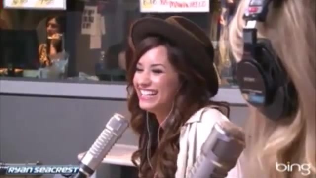 Demi Lovato\'s Interview with Ryan Seacrest -Skyscraper premier [Full] 1212