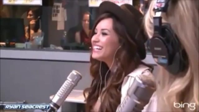 Demi Lovato\'s Interview with Ryan Seacrest -Skyscraper premier [Full] 1214
