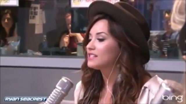 Demi Lovato\'s Interview with Ryan Seacrest -Skyscraper premier [Full] 0811