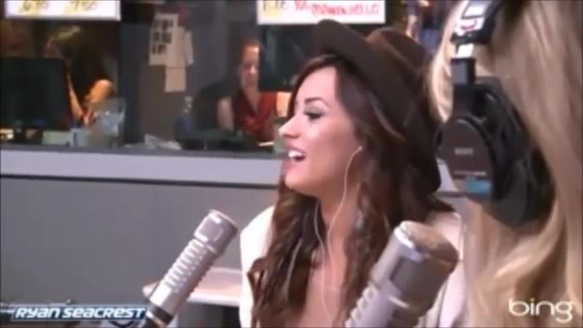 Demi Lovato\'s Interview with Ryan Seacrest -Skyscraper premier [Full] 1218