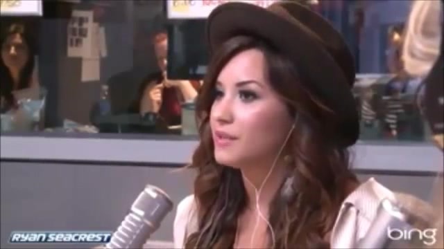 Demi Lovato\'s Interview with Ryan Seacrest -Skyscraper premier [Full] 0814
