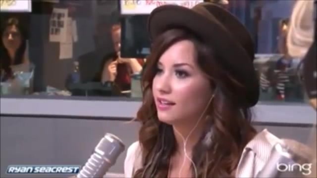 Demi Lovato\'s Interview with Ryan Seacrest -Skyscraper premier [Full] 0816