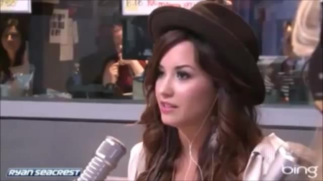 Demi Lovato\'s Interview with Ryan Seacrest -Skyscraper premier [Full] 0818