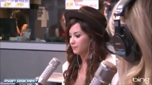 Demi Lovato\'s Interview with Ryan Seacrest -Skyscraper premier [Full] 1231