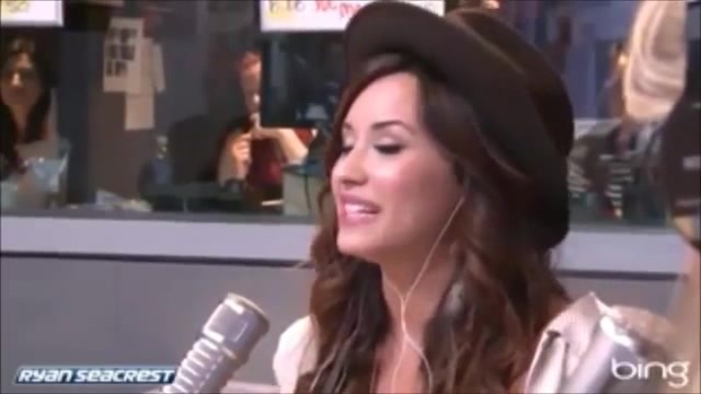 Demi Lovato\'s Interview with Ryan Seacrest -Skyscraper premier [Full] 0825