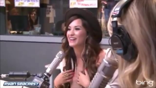 Demi Lovato\'s Interview with Ryan Seacrest -Skyscraper premier [Full] 1648