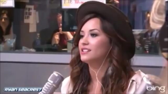 Demi Lovato\'s Interview with Ryan Seacrest -Skyscraper premier [Full] 0830