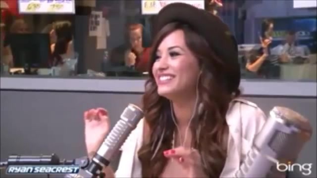 Demi Lovato\'s Interview with Ryan Seacrest -Skyscraper premier [Full] 2501