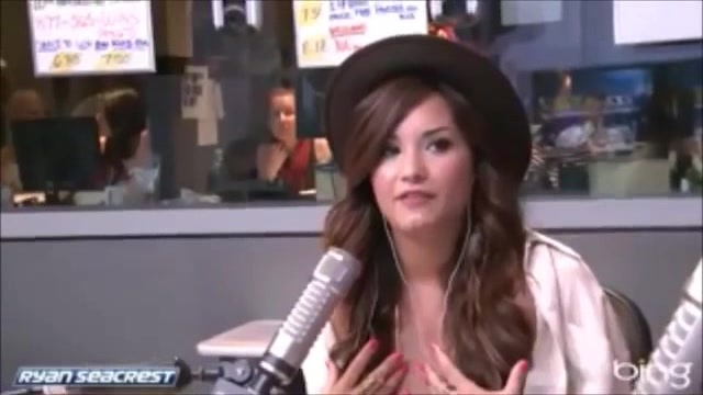 Demi Lovato\'s Interview with Ryan Seacrest -Skyscraper premier [Full] 2522