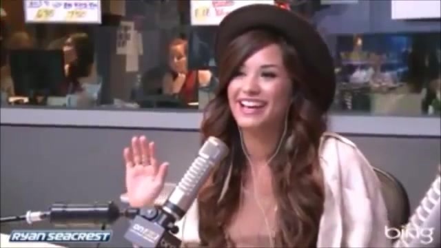 Demi Lovato\'s Interview with Ryan Seacrest -Skyscraper premier [Full] 2530