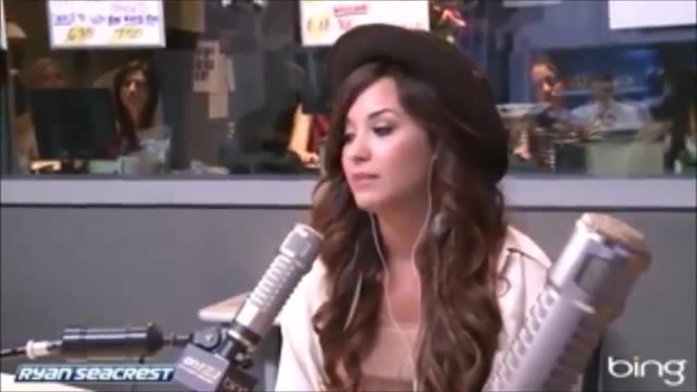 Demi Lovato\'s Interview with Ryan Seacrest -Skyscraper premier [Full] 2102