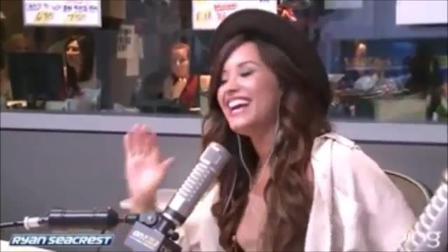 Demi Lovato\'s Interview with Ryan Seacrest -Skyscraper premier [Full] 2532