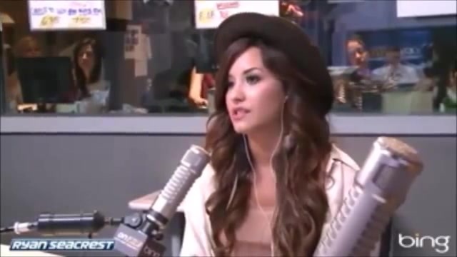 Demi Lovato\'s Interview with Ryan Seacrest -Skyscraper premier [Full] 2106