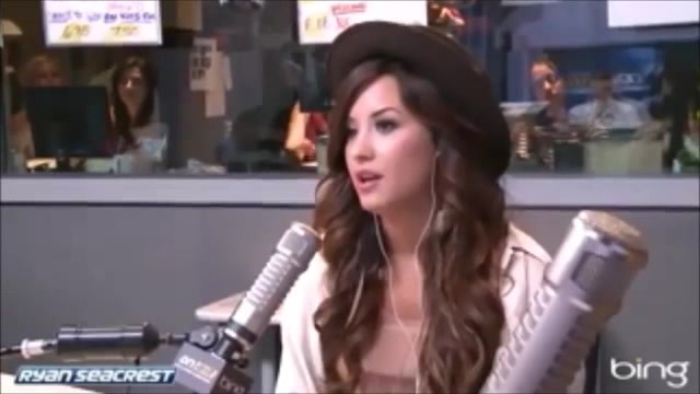 Demi Lovato\'s Interview with Ryan Seacrest -Skyscraper premier [Full] 2109