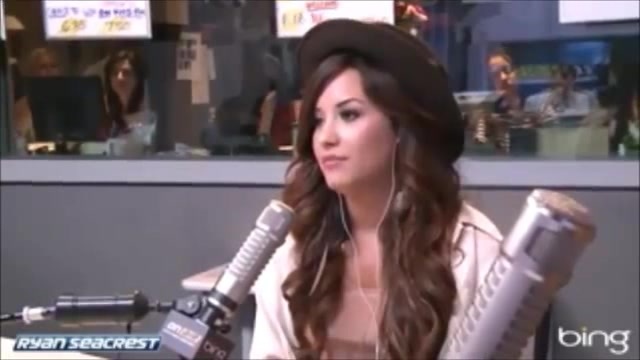 Demi Lovato\'s Interview with Ryan Seacrest -Skyscraper premier [Full] 2112