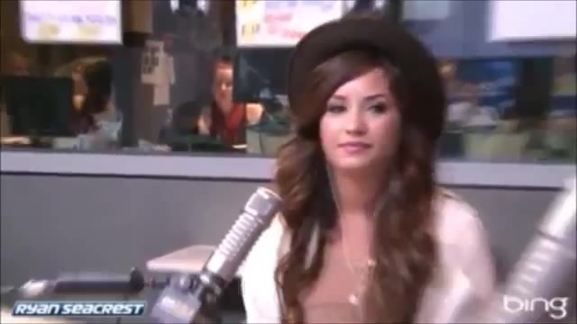 Demi Lovato\'s Interview with Ryan Seacrest -Skyscraper premier [Full] 2544