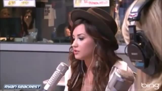 Demi Lovato\'s Interview with Ryan Seacrest -Skyscraper premier [Full] 1702