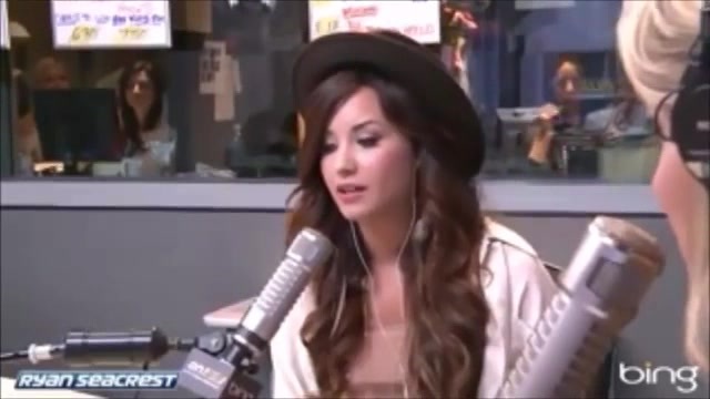 Demi Lovato\'s Interview with Ryan Seacrest -Skyscraper premier [Full] 2121