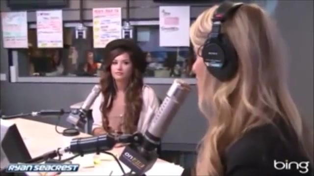 Demi Lovato\'s Interview with Ryan Seacrest -Skyscraper premier [Full] 2548