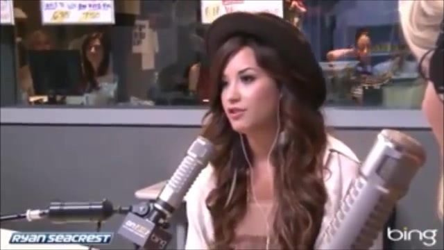 Demi Lovato\'s Interview with Ryan Seacrest -Skyscraper premier [Full] 2124