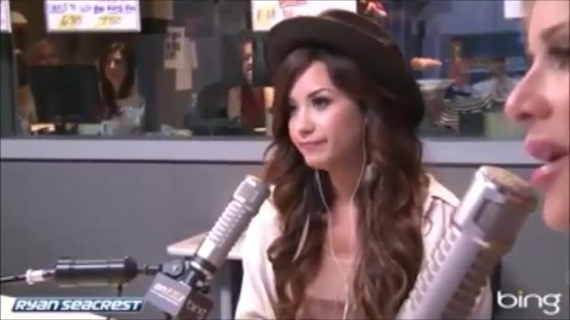 Demi Lovato\'s Interview with Ryan Seacrest -Skyscraper premier [Full] 2126