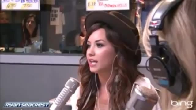 Demi Lovato\'s Interview with Ryan Seacrest -Skyscraper premier [Full] 1720