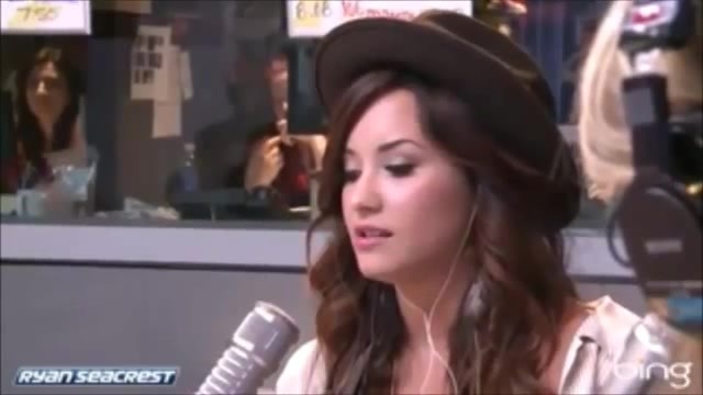 Demi Lovato\'s Interview with Ryan Seacrest -Skyscraper premier [Full] 0901