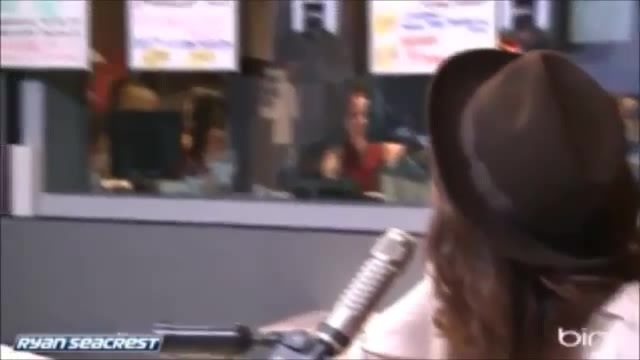 Demi Lovato\'s Interview with Ryan Seacrest -Skyscraper premier [Full] 2580